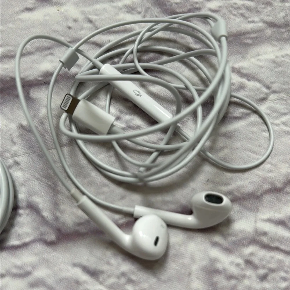 Apple White EarPods with Lightning Connector